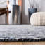 Tapis géométrique en laine / coton touffeté à la main bleu foncé / ivoire Emmett-841841645