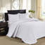 Couvre-lit réversible, double, blanc - Rembourrage luxueux en coton prélavé, superbe motif et 2 taies décoratives traitées pour l'hygiène.
