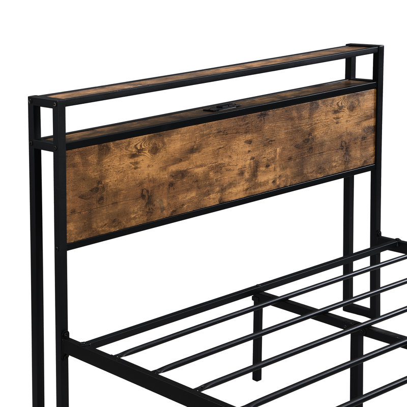 Cadre de lit moderne en métal, format king, avec tête de lit en bois - Prise murale, espace de rangement suffisant en dessous, stable, sans sommier, noir et brun, silencieux et pratique.