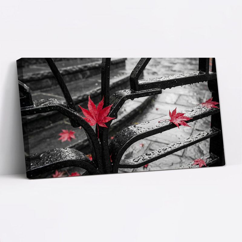 «Red Maple Leaves On Wet Black Bench», art mural, L 32 po x H 16 po