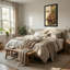 Fashion Gorilla tenant un verre dans un décor de jungle-820348853