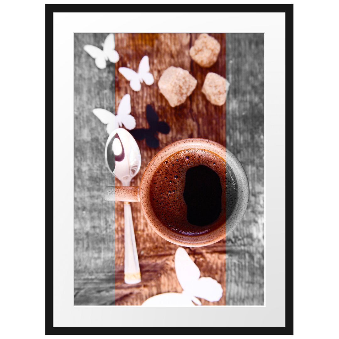 Gerahmtes Poster Kaffee mit Schmetterlingsdeko