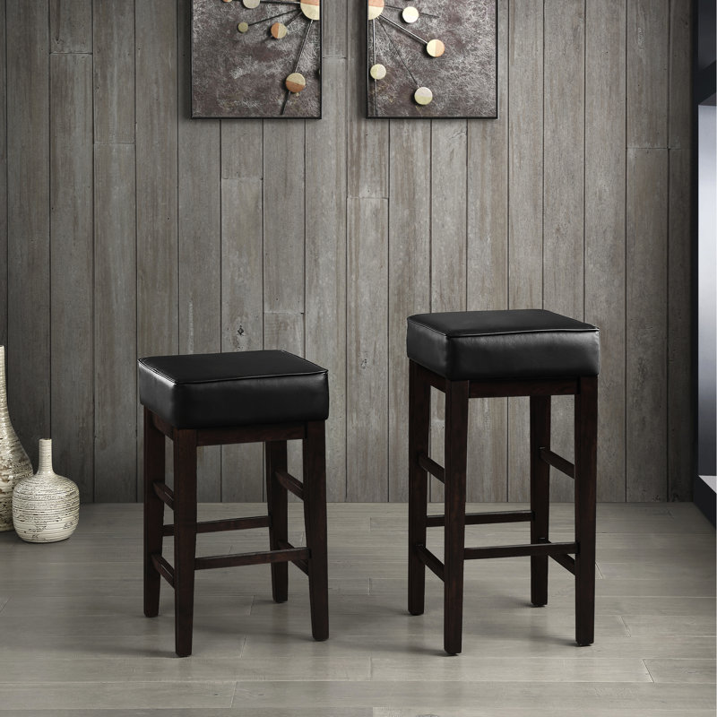 Tabourets de pub 29 po de 2, style transitionnel, siège en similicuir noir, base en bois, 2 tabourets de salle à manger de 29 po, structure de finition, cuir, utilisation