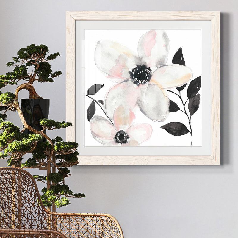 «Black & Blush Anemone II», reproduction encadrée de qualité supérieure - prête à être accrochée, Noyer
