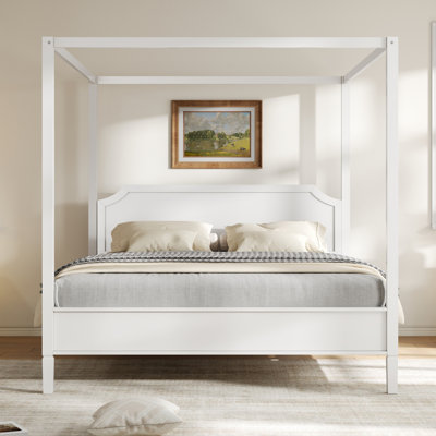 Grand lit plateforme à baldaquin en bois avec tête de lit et pieds de support, blanc crème