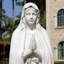 Statue de la Vierge Marie priant