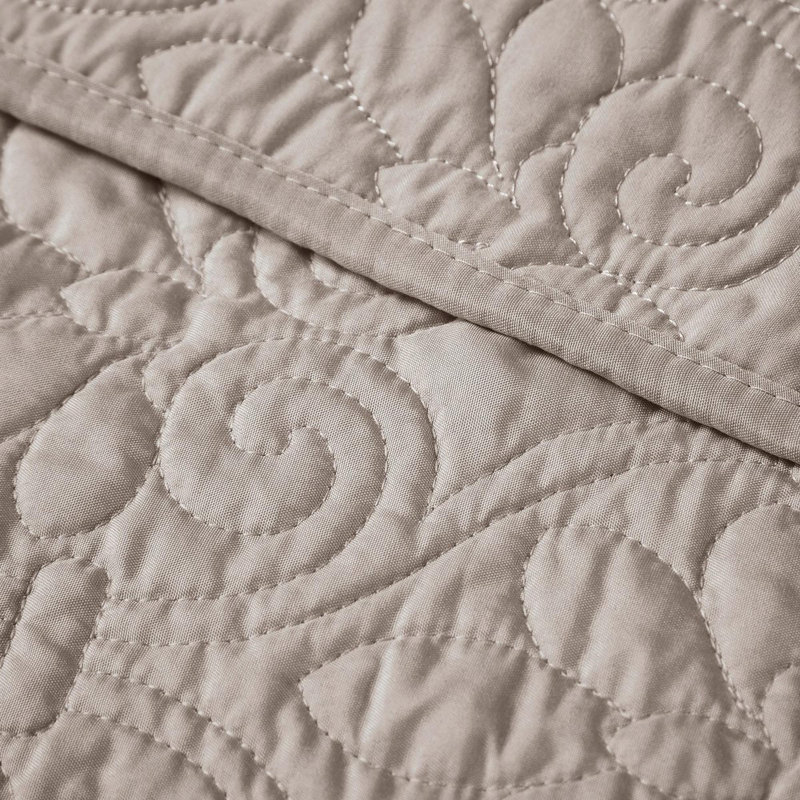 Quilted Throw Seafoam, Khaki