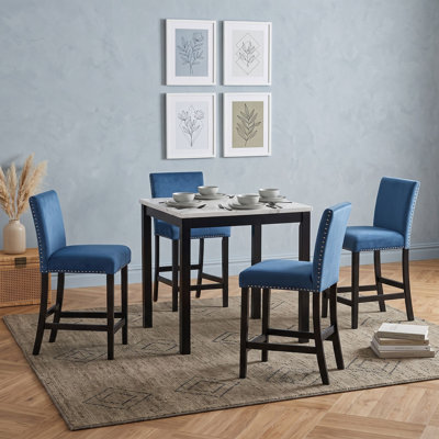 Ensemble de salle à manger luxueux 5 pièces, hauteur du comptoir, avec dessus en faux marbre et chaises rembourrées en velours