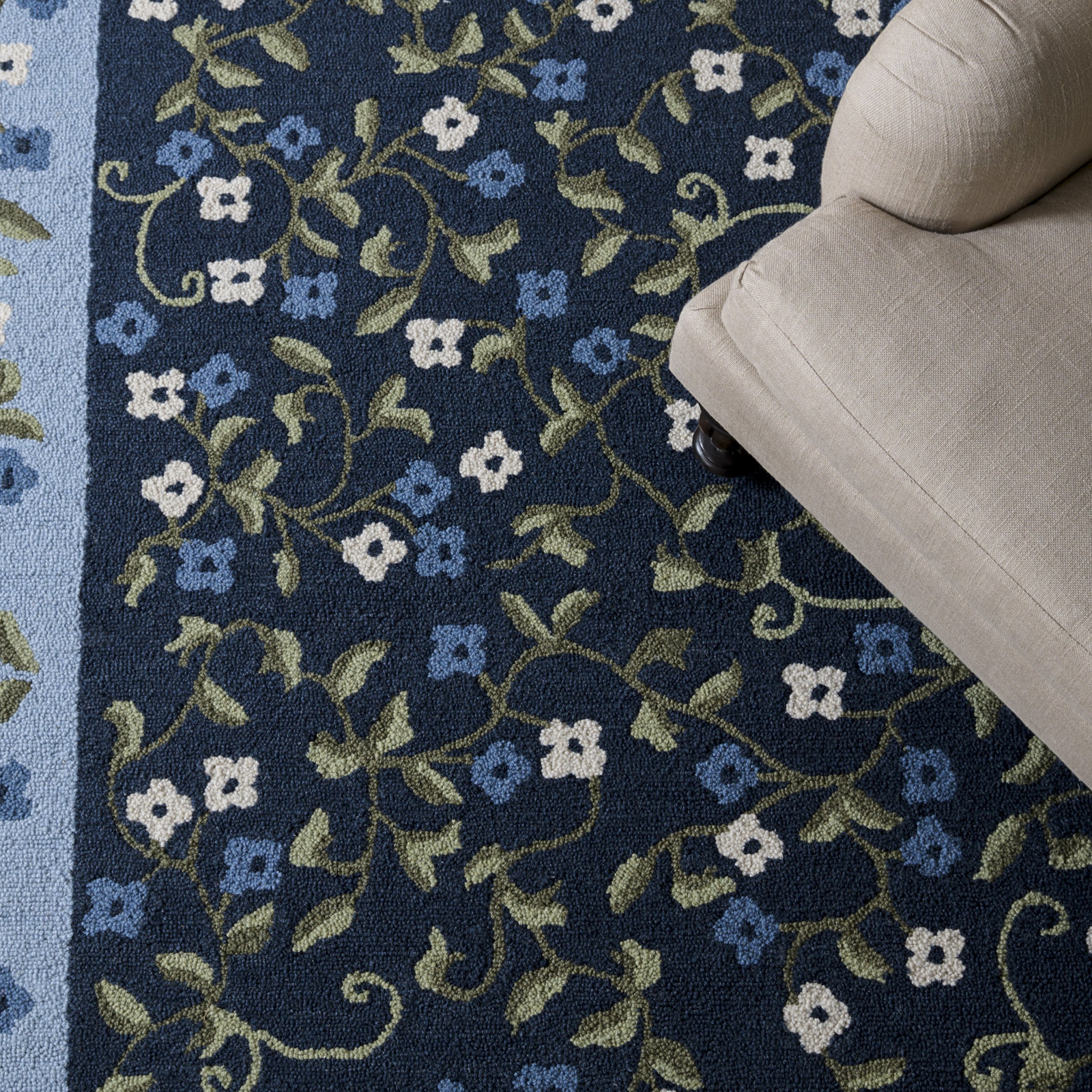 Hand-Tufted Wool Floral Outdoor Rug, Rectangle 6' x 9'