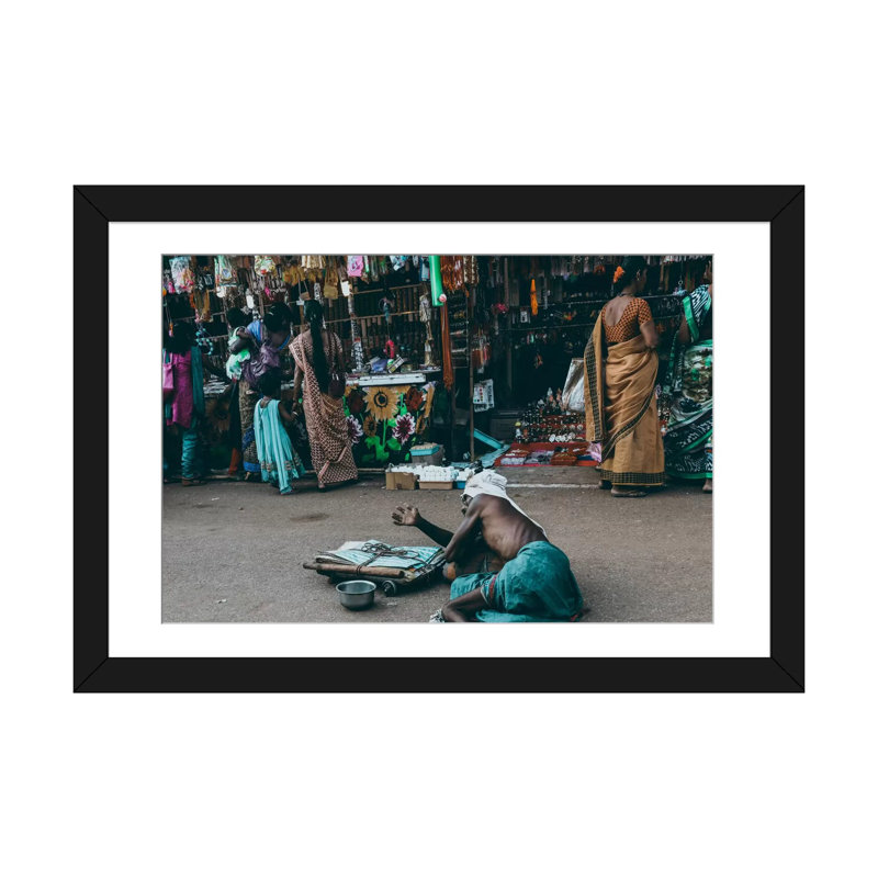 «Gokarna, India III» par Luke Anthony Gram, impression sur toile tendue, Papier beaux-arts encadré noir, Blanc