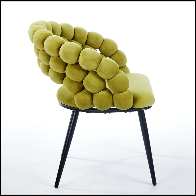 Ensemble de chaises vert moderne avec pieds en fer doré, coussins moelleux et dossier confortable pour la salle à manger et le salon