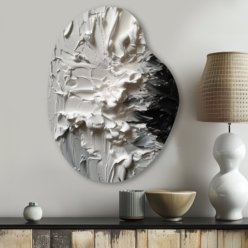 Blanc et noir «Tranquility Unleashed V - Marble», art mural asymétrique en métal blanc, H 30 po x l 22 po