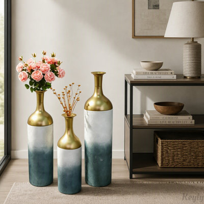 Ensemble de 3 vases de sol en métal gris antique