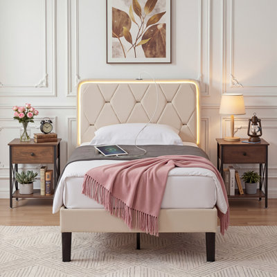 Ensemble de meubles de chambre à coucher 3 pièces, cadre de lit tapissier en velours avec tête de lit à DEL et ensemble de 2 tables de chevet industrielles, lit plateforme capitonné à éclairage ambiant intelligent, tables de chevet avec tiroir, aucun sommier nécessaire