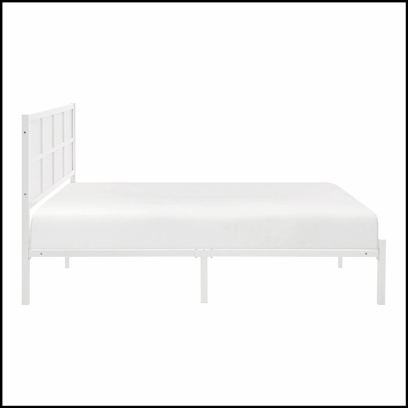 Lit luxueux avec matelas doux et tête de lit élégante, alliant confort et style pour une chambre à coucher tranquille.