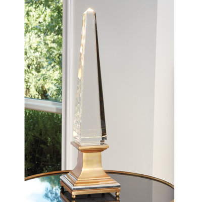 Obélisque de cristal illuminé