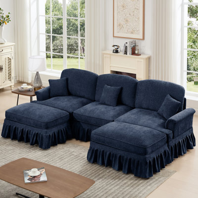 Canapé modulaire bleu confortable avec accoudoirs évasés, jupes de plis à volants amovibles et pieds fuselés, revêtu de chenille et orné de fils d'argent, convient à divers espaces en forme de U modulaire à 3 places