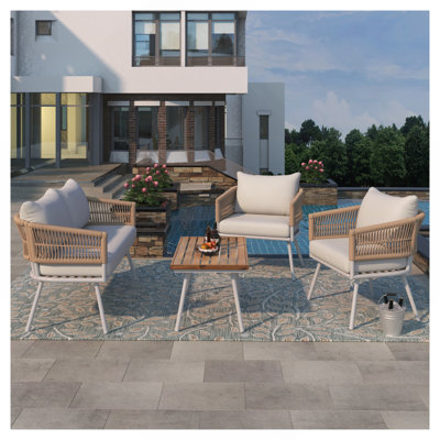 Ensemble de 4 pièces de mobilier de patio en corde Boho, mobilier d'extérieur avec table en bois d'acacia, ensemble de conversation de patio avec assise profonde et coussin épais pour le balcon de la cour arrière, beige