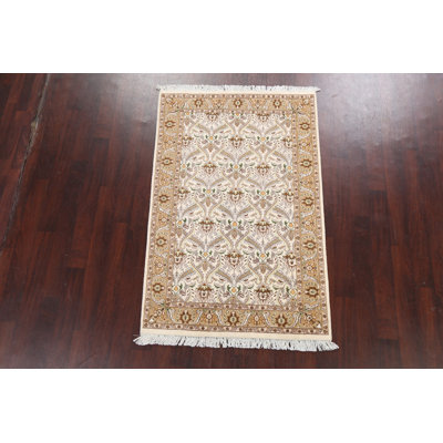 Tapis ivoire noué à la main de conception unique 3 pi 11 po x 6 pi 1 po