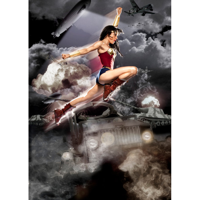 Wonder Woman, H 24 po x l 17 po