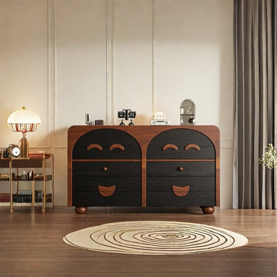 Armoire de rangement spacieuse au charme rétro