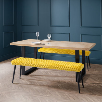 Wynnfield 4 - Person Dining Set