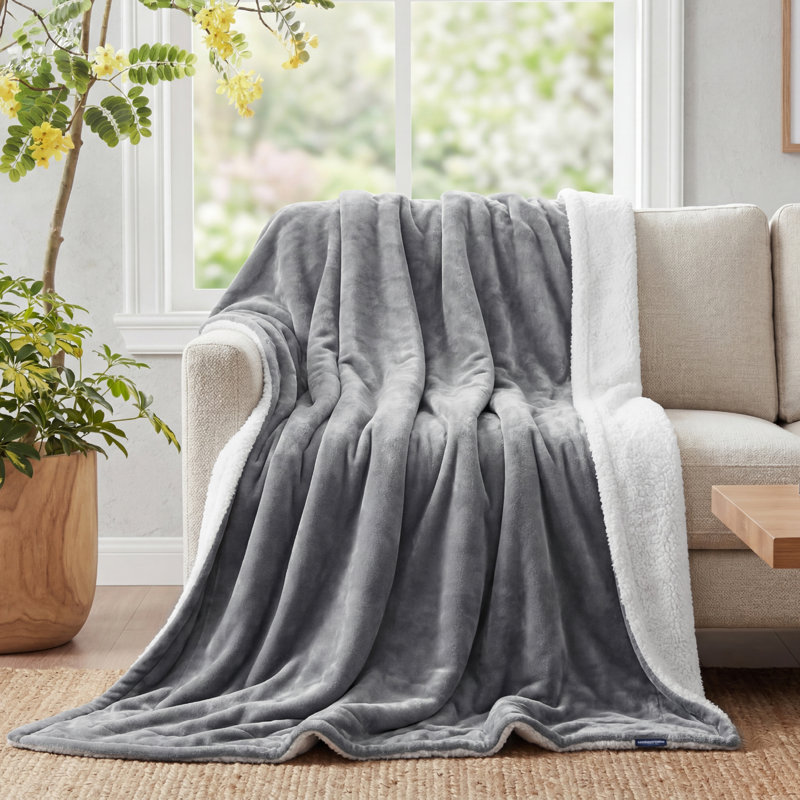Essential Bedsure 260gsm Sherpa Fleece Blankets for Bed - Thick and Warm, Queen, Light Gray