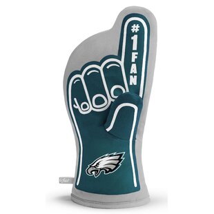 https://assets.wfcdn.com/im/96304495/resize-h310-w310%5Ecompr-r85/8688/86884600/nfl-oven-mitts.jpg