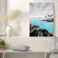 Tableau mural sur toile noire et blanche représentant une eau turquoise et des palmiers-2114403564
