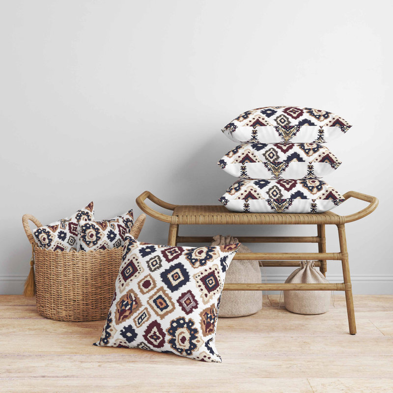 Oreiller imitation daim Ikat Diamond, Blanc / rouge / jaune, Carré 18 po