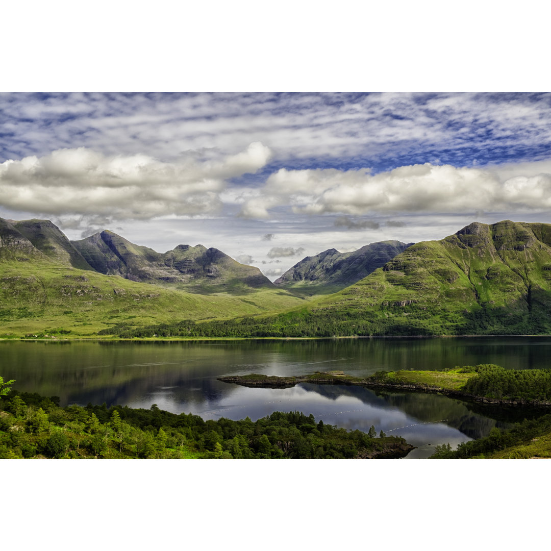 Upper Loch Torridon In Scotland's Northwest Highlands von Simonbradfield - Kunstdrucke ohne Rahmen auf Leinwand