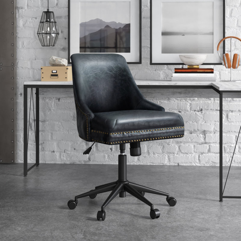 Chaise de bureau pivotante inclinable en similicuir de 22 po avec garniture cloutée Positano, Similicuir noir