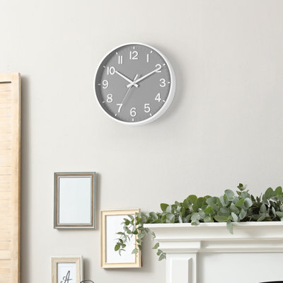 Horloge murale en plastique Karls