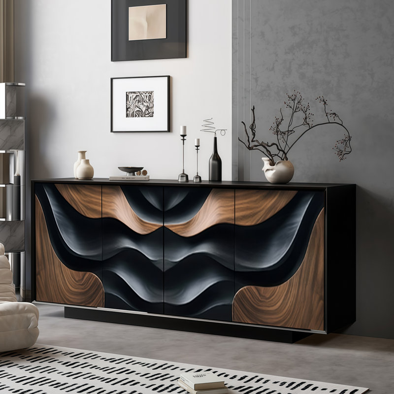 Buffet en bois massif sculpté à quatre portes
