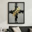 Croix abstraite moderne: éclaboussures noires et dorées sur une toile grise, style d'art moderne à technique mixte. Toile encadrée 24 "x 36" avec cadre en bois noir