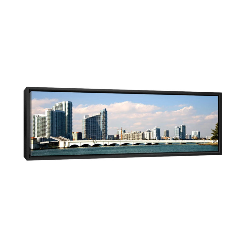 «Buildings at the Waterfront Miami, Florida», reproduction d'art sur toile tendue, H 9 po x l 12 po x P 36 po