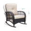 Chaise berçante d'extérieur en rotin avec coussins