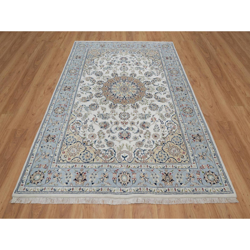 Tapis oriental noué à la main 6 pi x 9 pi, blanc, 250 KPSI, avec motif de médaillon Nain, laine et soie, velours doux, noué à la main