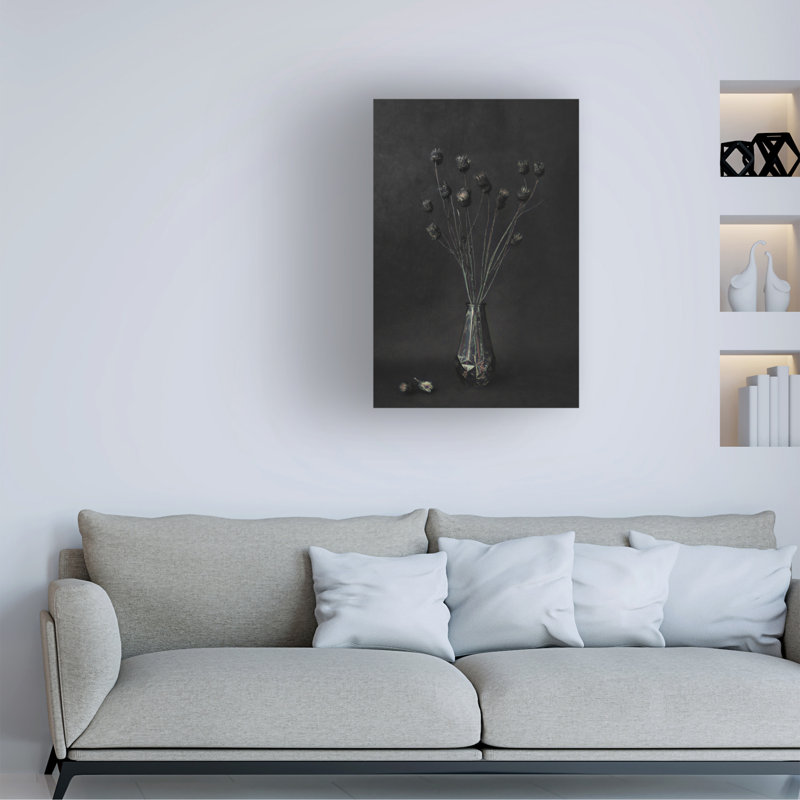 Sombre sur toile, L 12 po x H 19 po