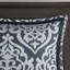 Édredon pour grand lit 8 pièces. Bleu marine / argent. Médaillon séduisant. Remplir. Comprend 1 édredon, 2 taies décoratives européennes, des coussins décoratifs et une jupe de lit. Lavable à la machine pour grand lit. Tissage gracieux. Comprend