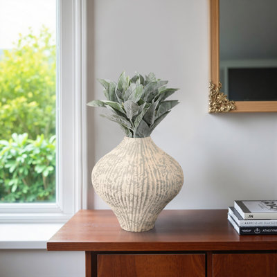 Vase en faïence à motif texturé moderne