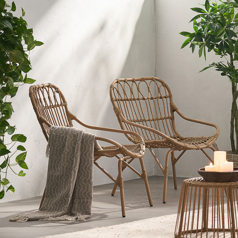 Chaises d'appoint en osier au design moderne pour le confort du patio et de la cour arrière