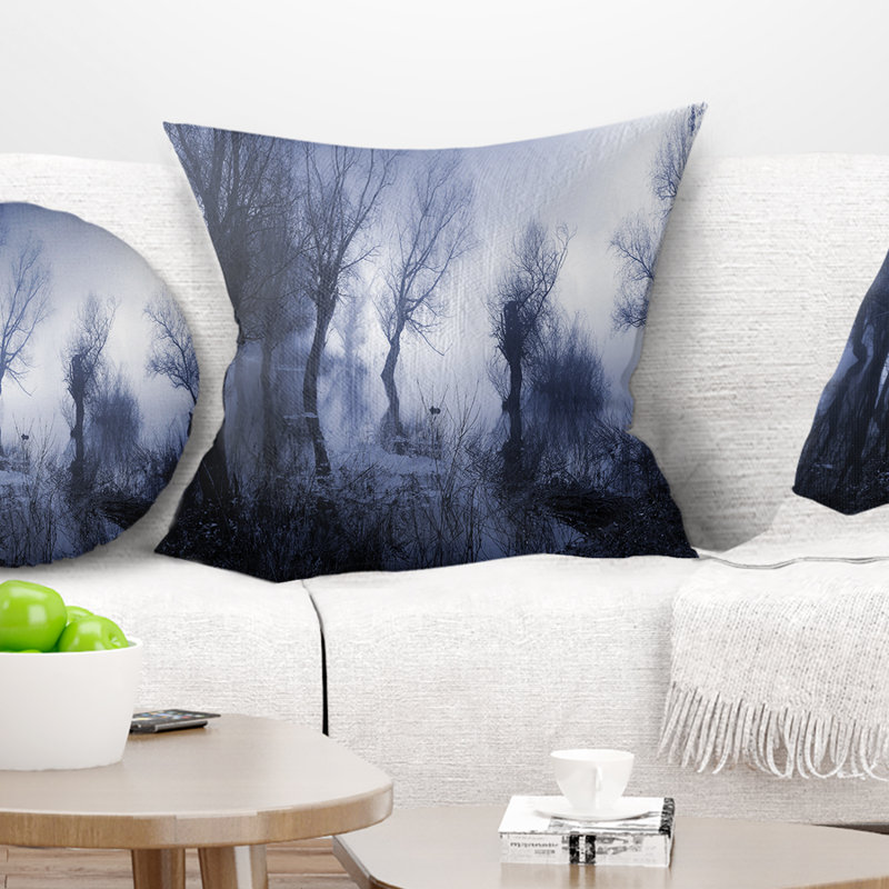 Paysage effrayant dans des tons sépia - Coussin imprimé paysage, 16 po x 1 po, Coussin décoratif