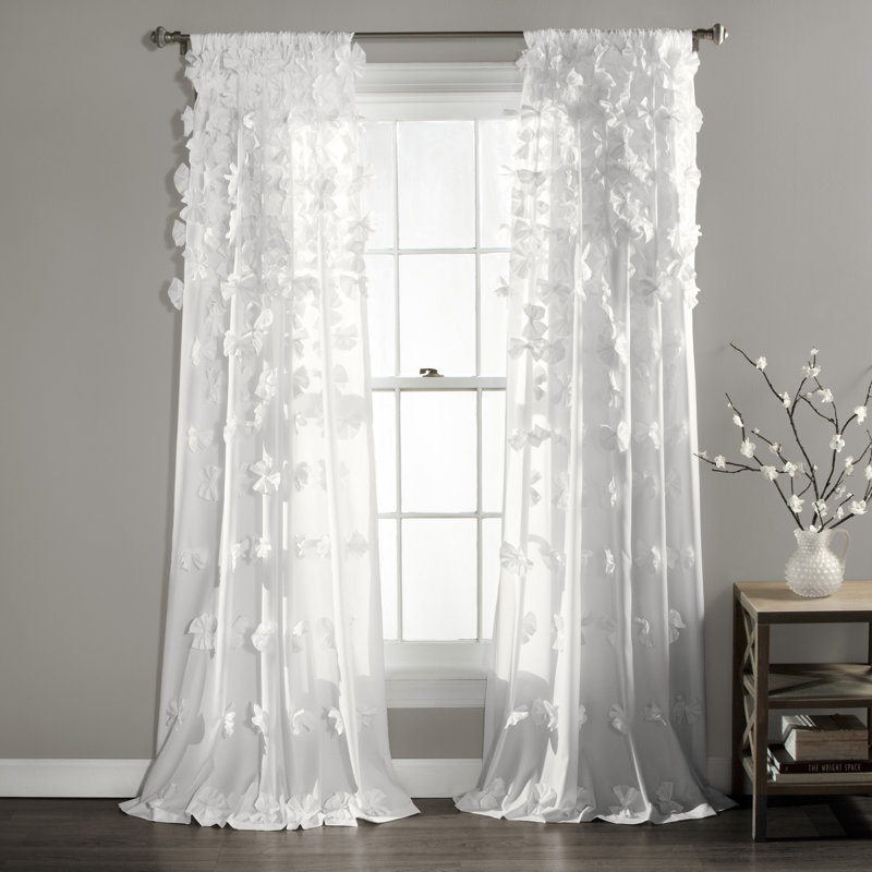 Panneau de rideau simple semi-diaphane à motif floral avec passe-tringle Riley, Blanc, L 54 po x L 84 po