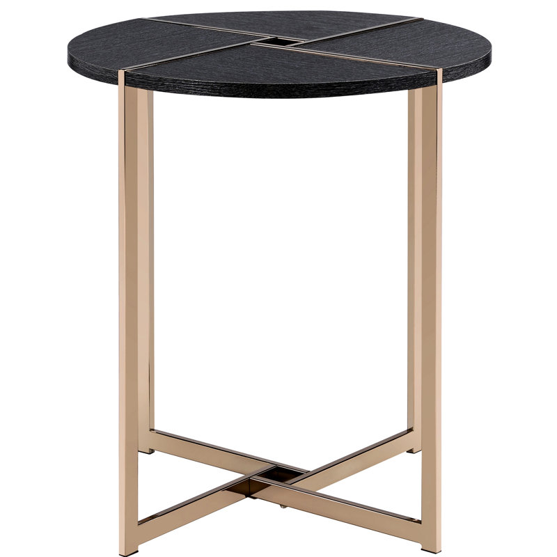 La table de jardin noire champagne ajoute du charme à l'espace extérieur
