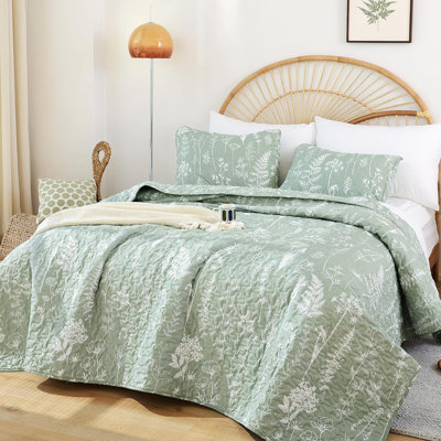 Floral Quilt Set 3 Pieces - Lightweight Botanical Pattern Quilt With Two Pillowcases