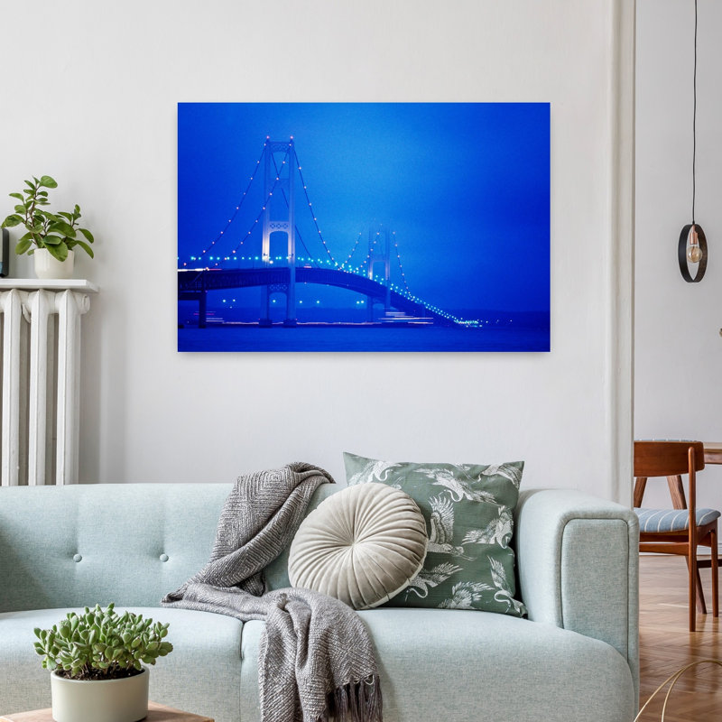 Brouillard entourant le pont Mackinac au crépuscule, Michigan, États-Unis, art contemporain, H 24 po x l 36 po