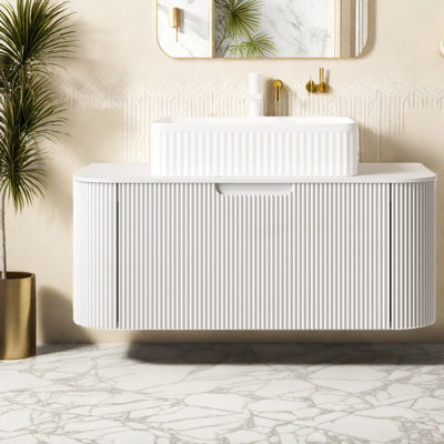 Meuble-lavabo moderne blanc avec rangement, lavabo en céramique et armoire en contreplaqué