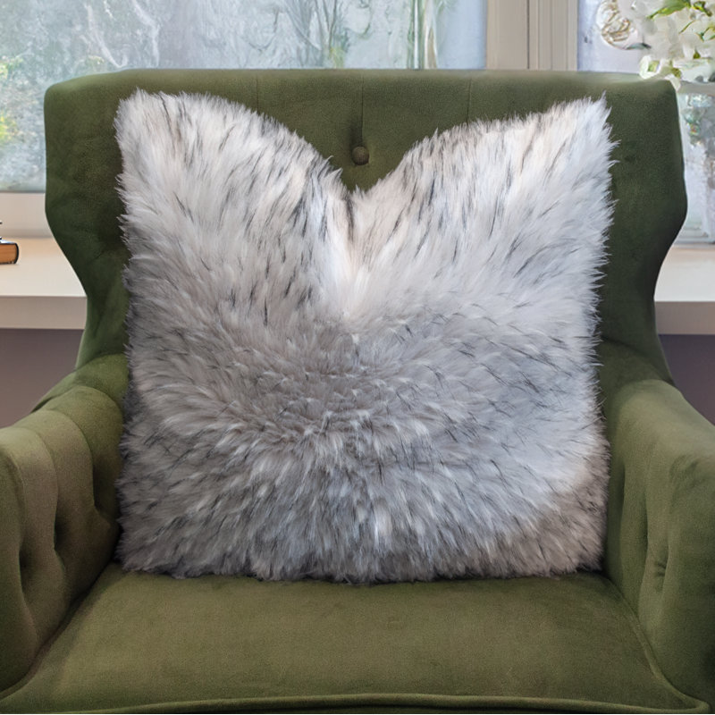 Ensemble de coussins décoratifs en fausse fourrure de couleur loup moucheté Thomas Collection®, Carré 20 po