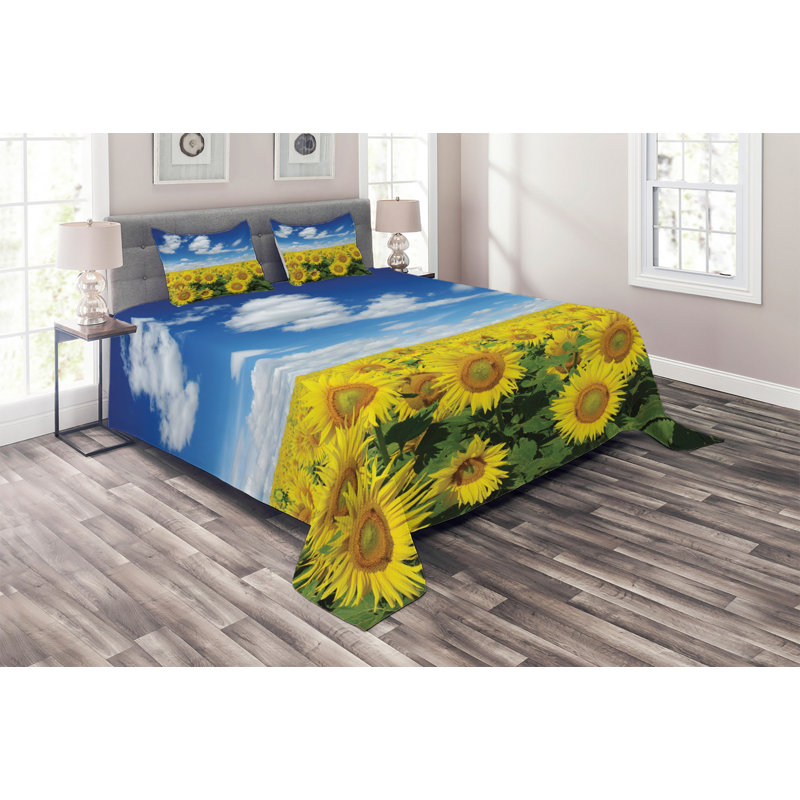 Flower Farmhouse / Country Coverlet